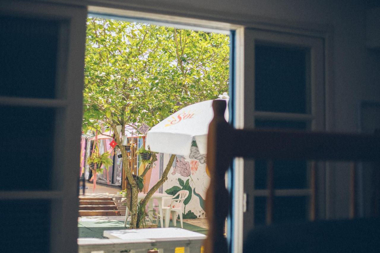 World - Canasvieiras Hostel
